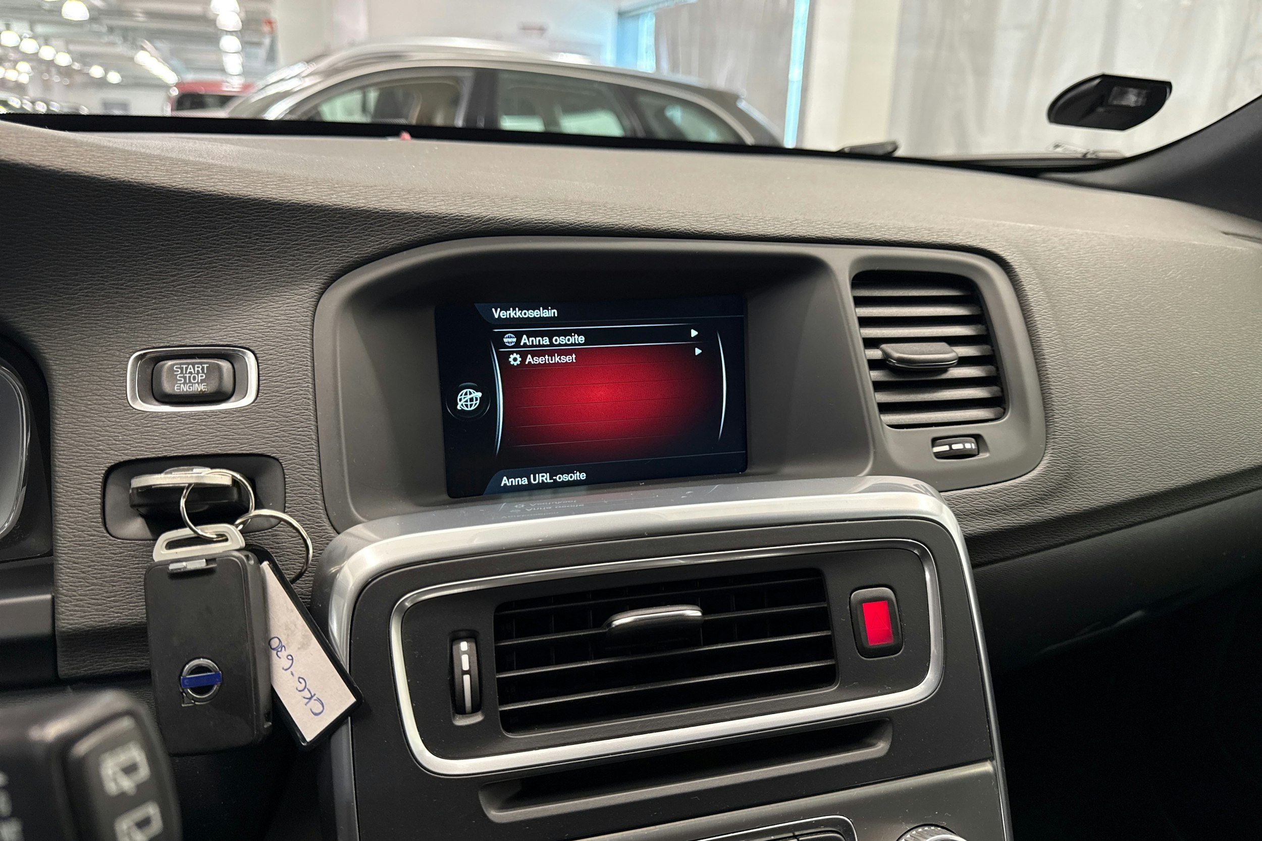 Valkoinen Volvo V60 Cross Country 2016 kuva 20.