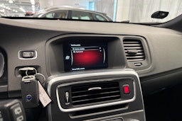 Valkoinen Volvo V60 Cross Country 2016 kuva 20.