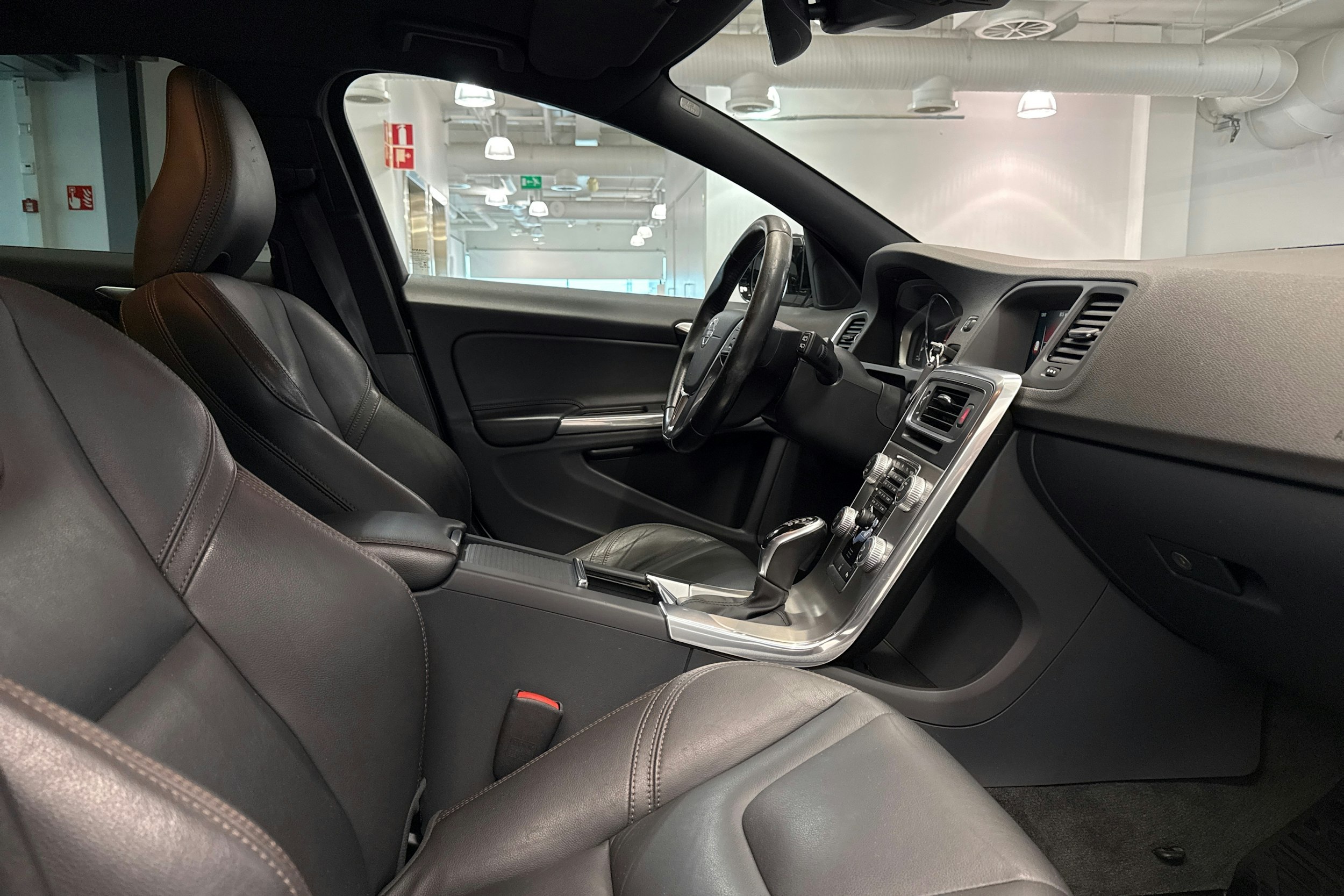 Valkoinen Volvo V60 Cross Country 2016 kuva 22.