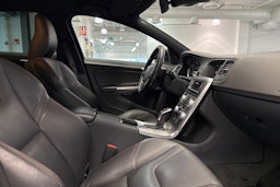 Valkoinen Volvo V60 Cross Country 2016 kuva 22.