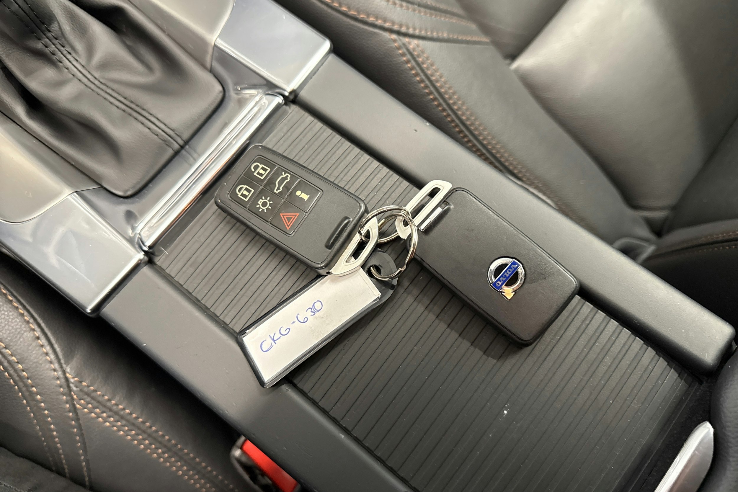 Valkoinen Volvo V60 Cross Country 2016 kuva 24.