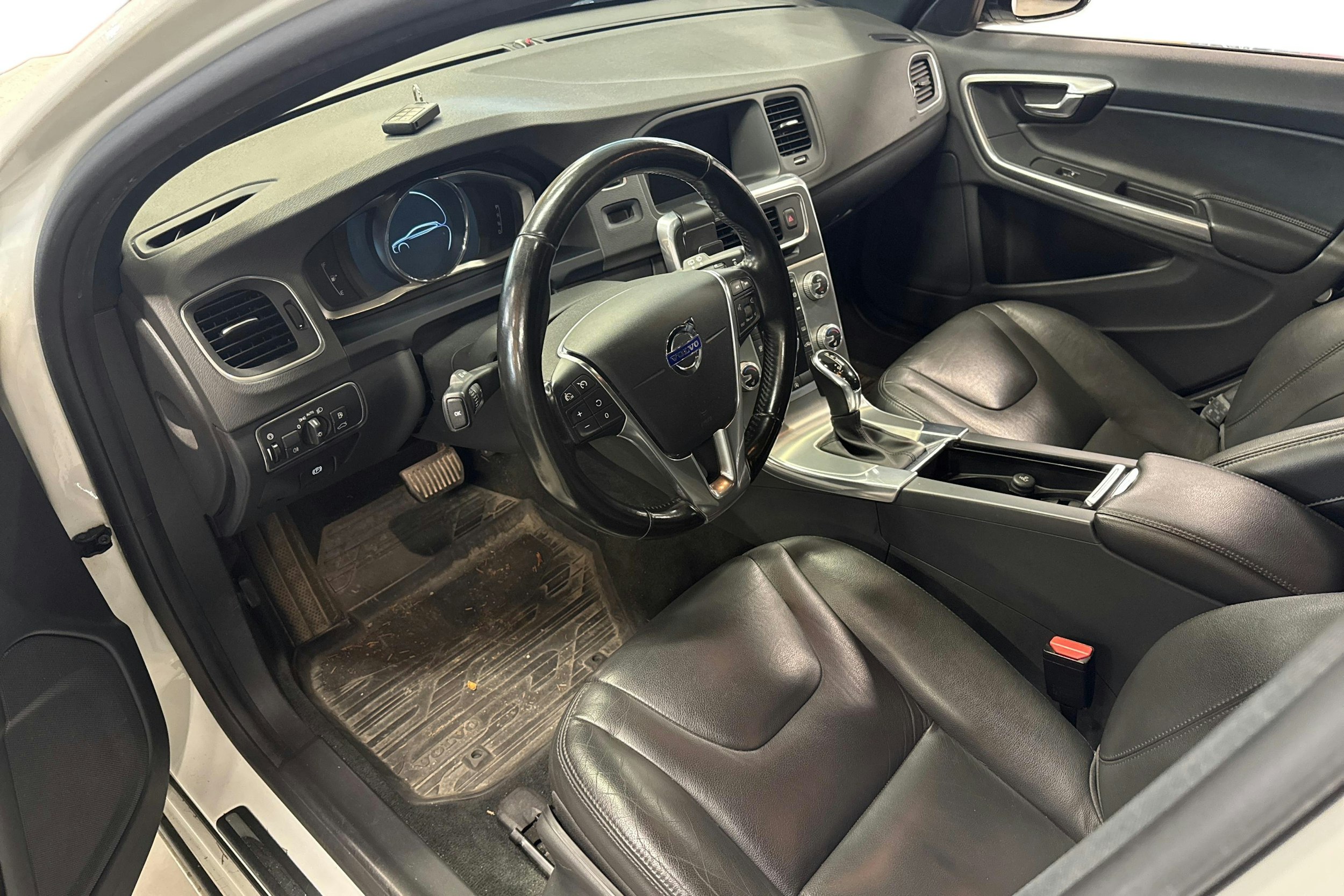 valkoinen Volvo V60 Cross Country 2016 kuva 3.