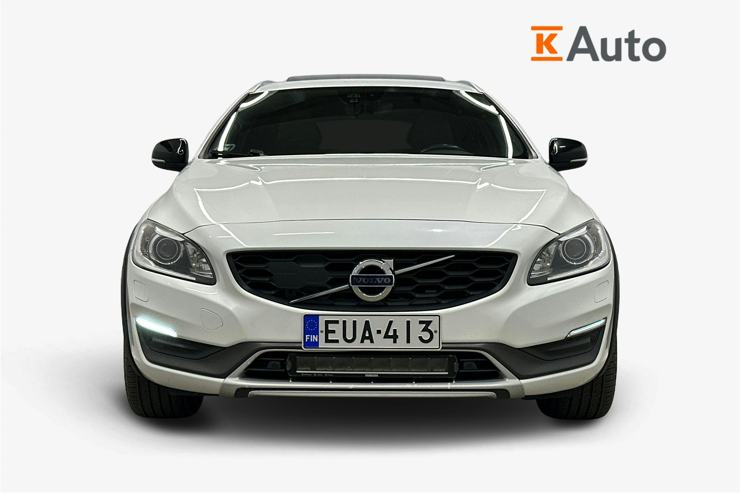 valkoinen Volvo V60 Cross Country 2016 kuva 5.