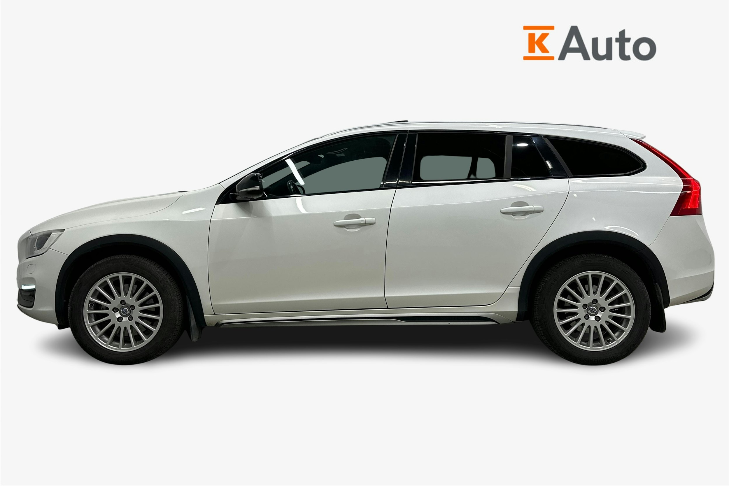valkoinen Volvo V60 Cross Country 2016 kuva 6.