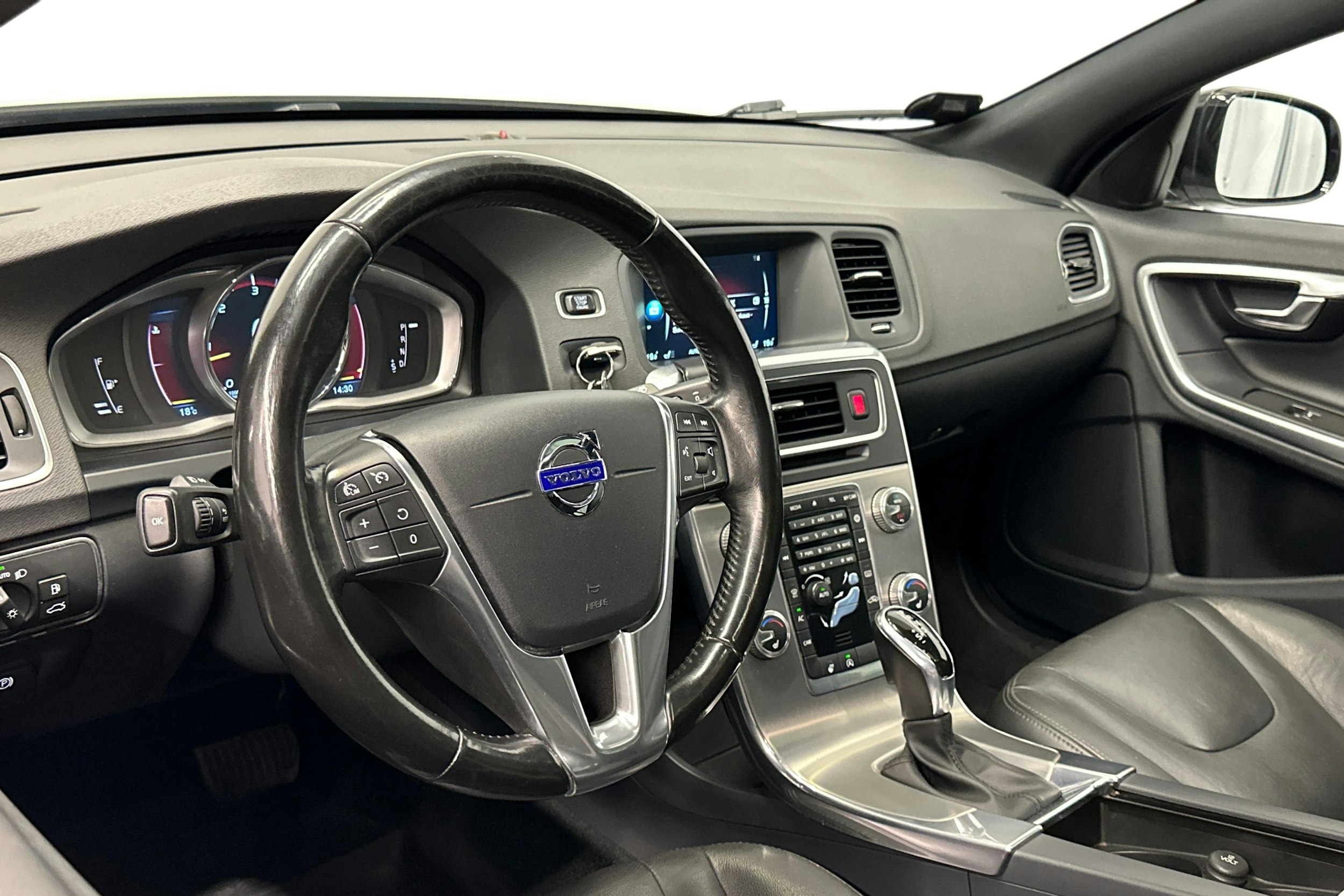 valkoinen Volvo V60 Cross Country 2016 kuva 7.