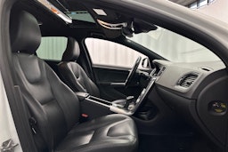 valkoinen Volvo V60 Cross Country 2016 kuva 15.
