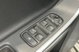 valkoinen Volvo V60 Cross Country 2016 kuva 17.