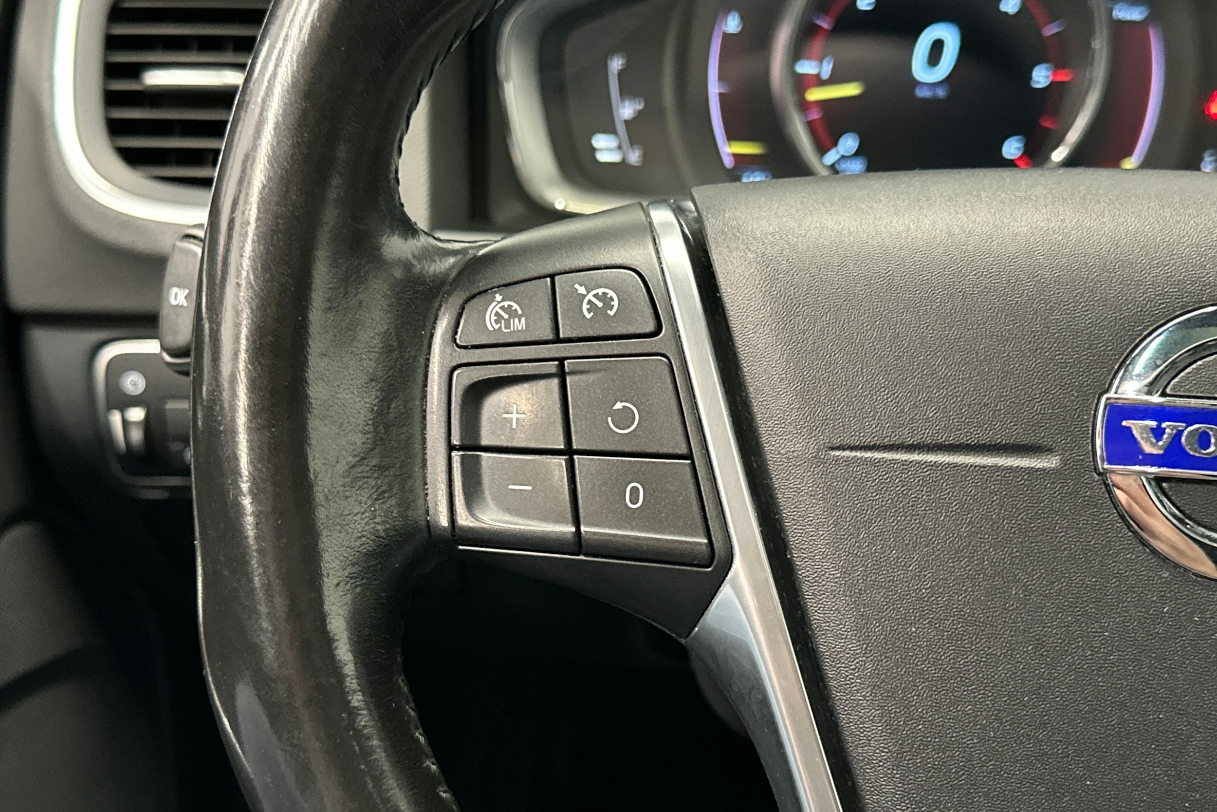 valkoinen Volvo V60 Cross Country 2016 kuva 19.