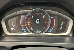 valkoinen Volvo V60 Cross Country 2016 kuva 22.