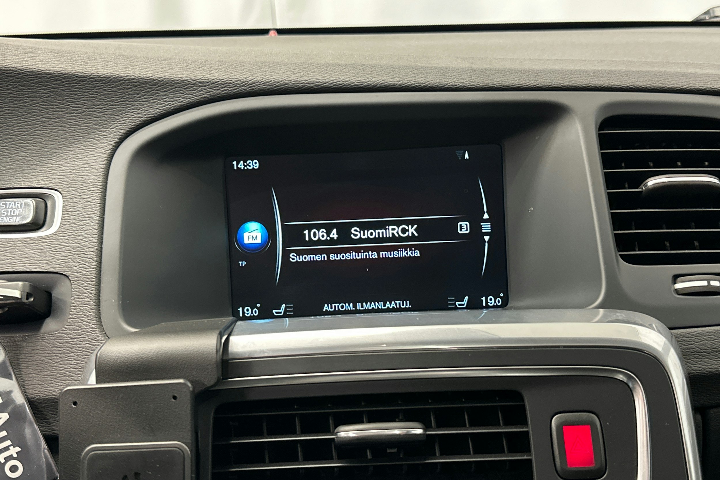 valkoinen Volvo V60 Cross Country 2016 kuva 24.