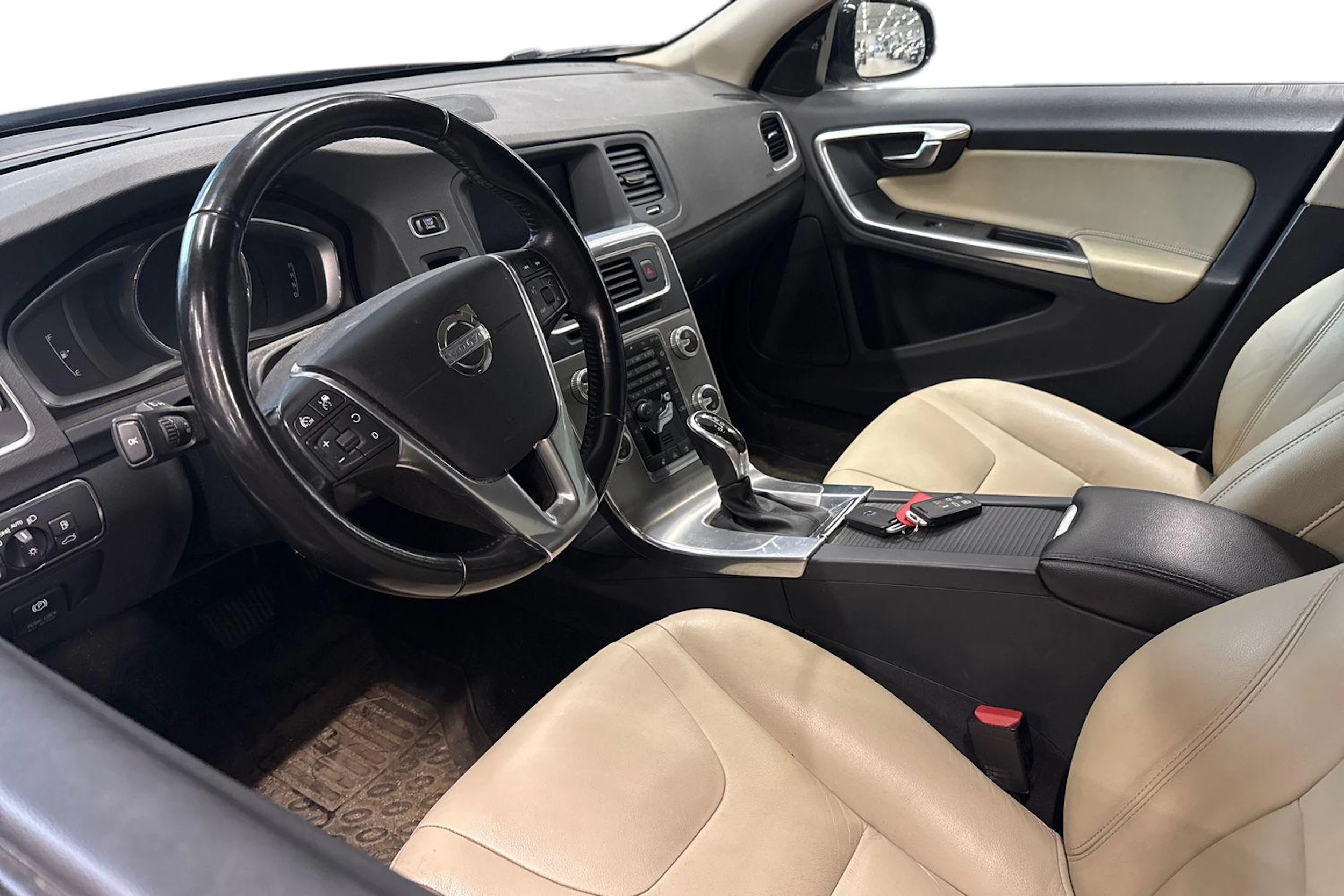 punainen Volvo V60 Cross Country 2016 kuva 3.