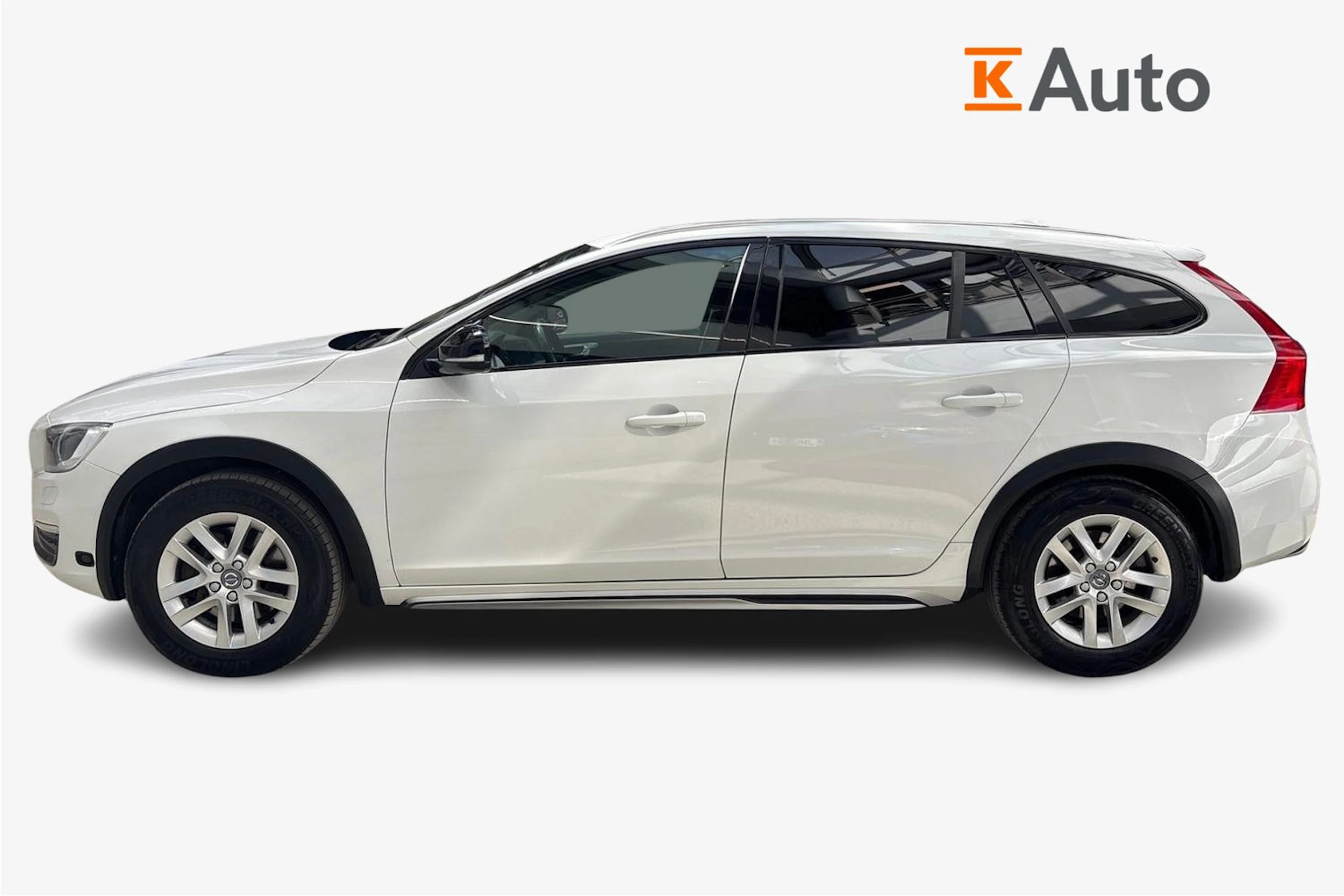 valkoinen Volvo V60 Cross Country 2016 kuva 5.