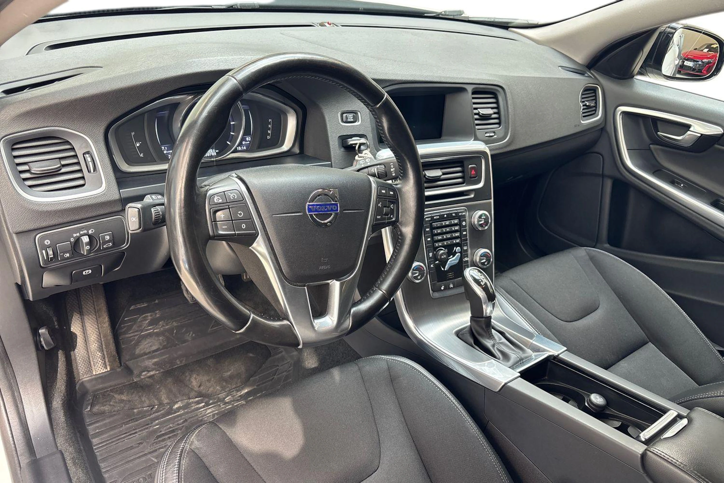 valkoinen Volvo V60 Cross Country 2016 kuva 6.