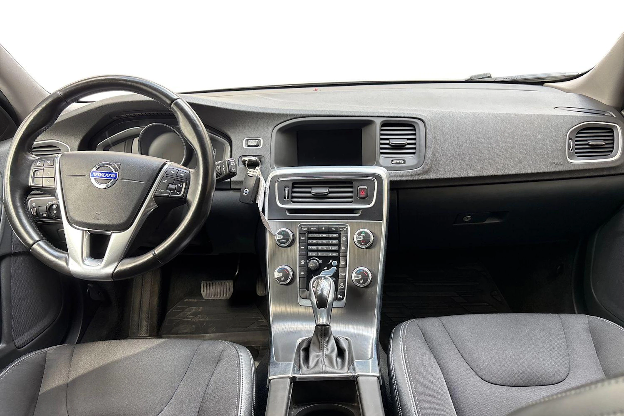 valkoinen Volvo V60 Cross Country 2016 kuva 7.