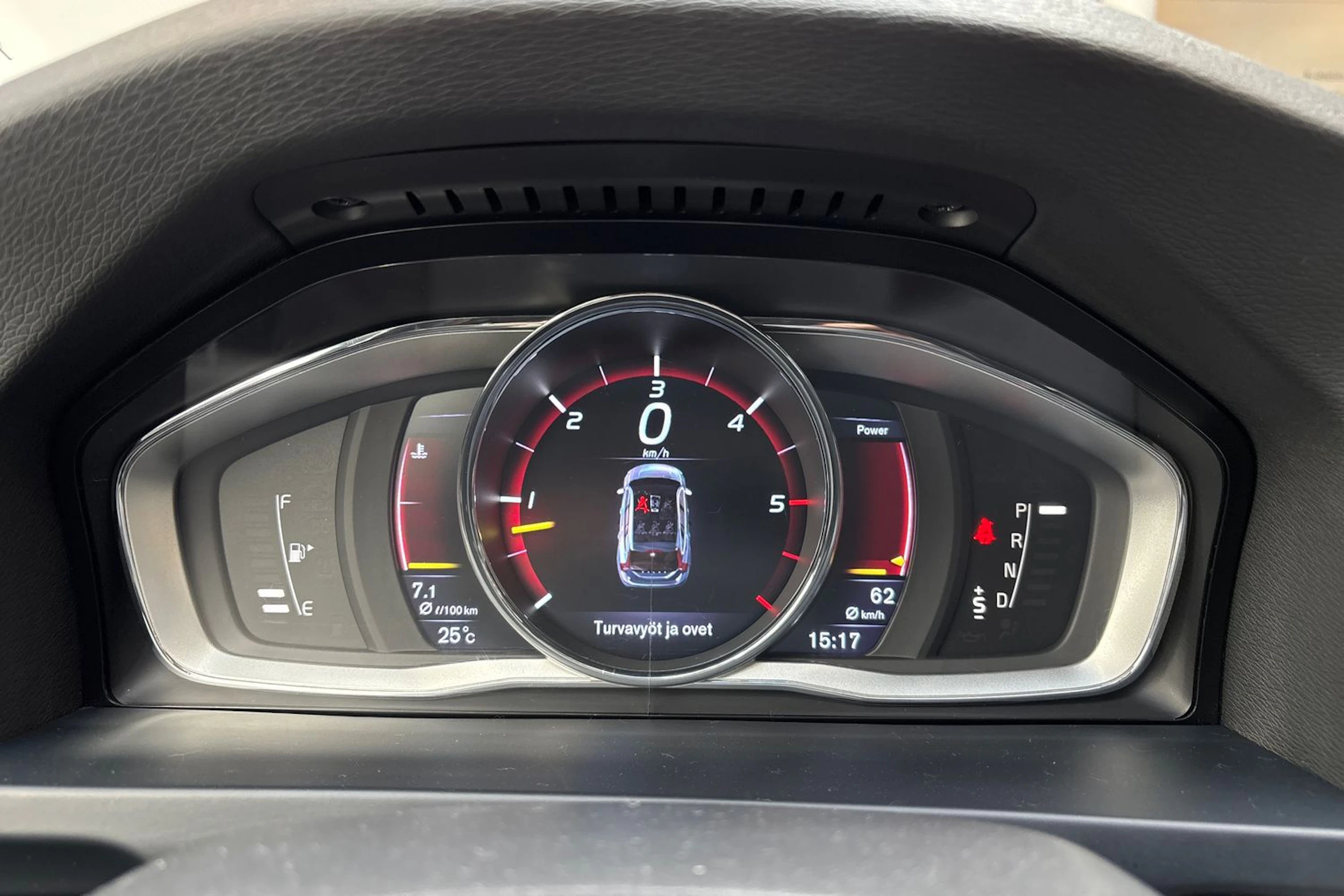 valkoinen Volvo V60 Cross Country 2016 kuva 15.