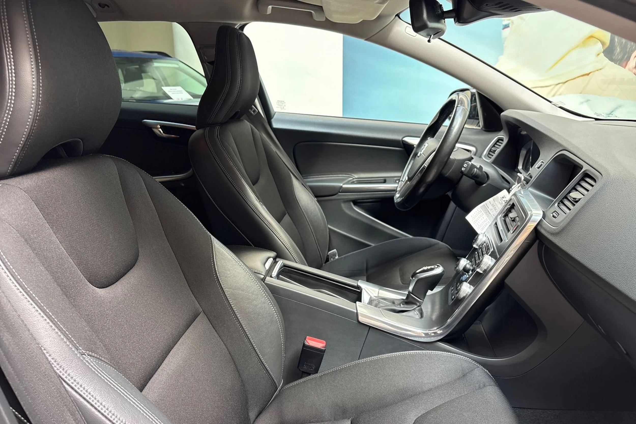 valkoinen Volvo V60 Cross Country 2016 kuva 19.