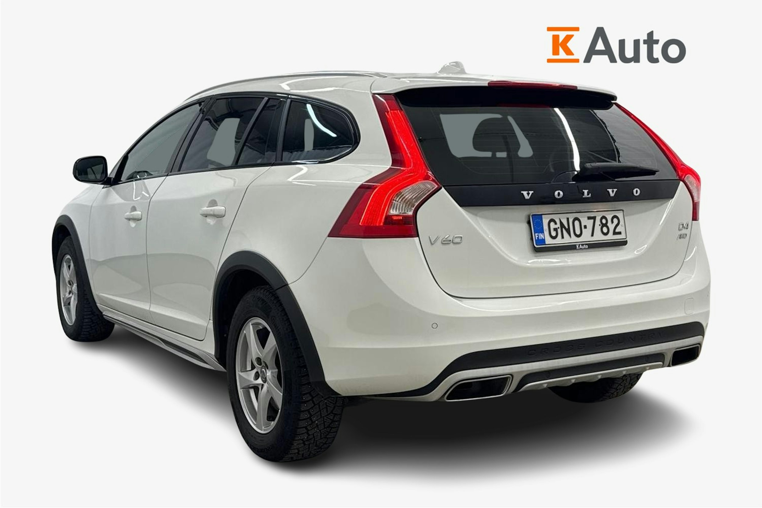 Valkoinen Volvo V60 Cross Country 2016 kuva 2.