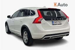 Valkoinen Volvo V60 Cross Country 2016 kuva 2.