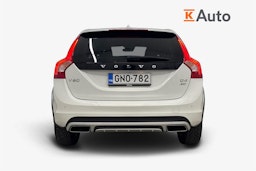 Valkoinen Volvo V60 Cross Country 2016 kuva 3.