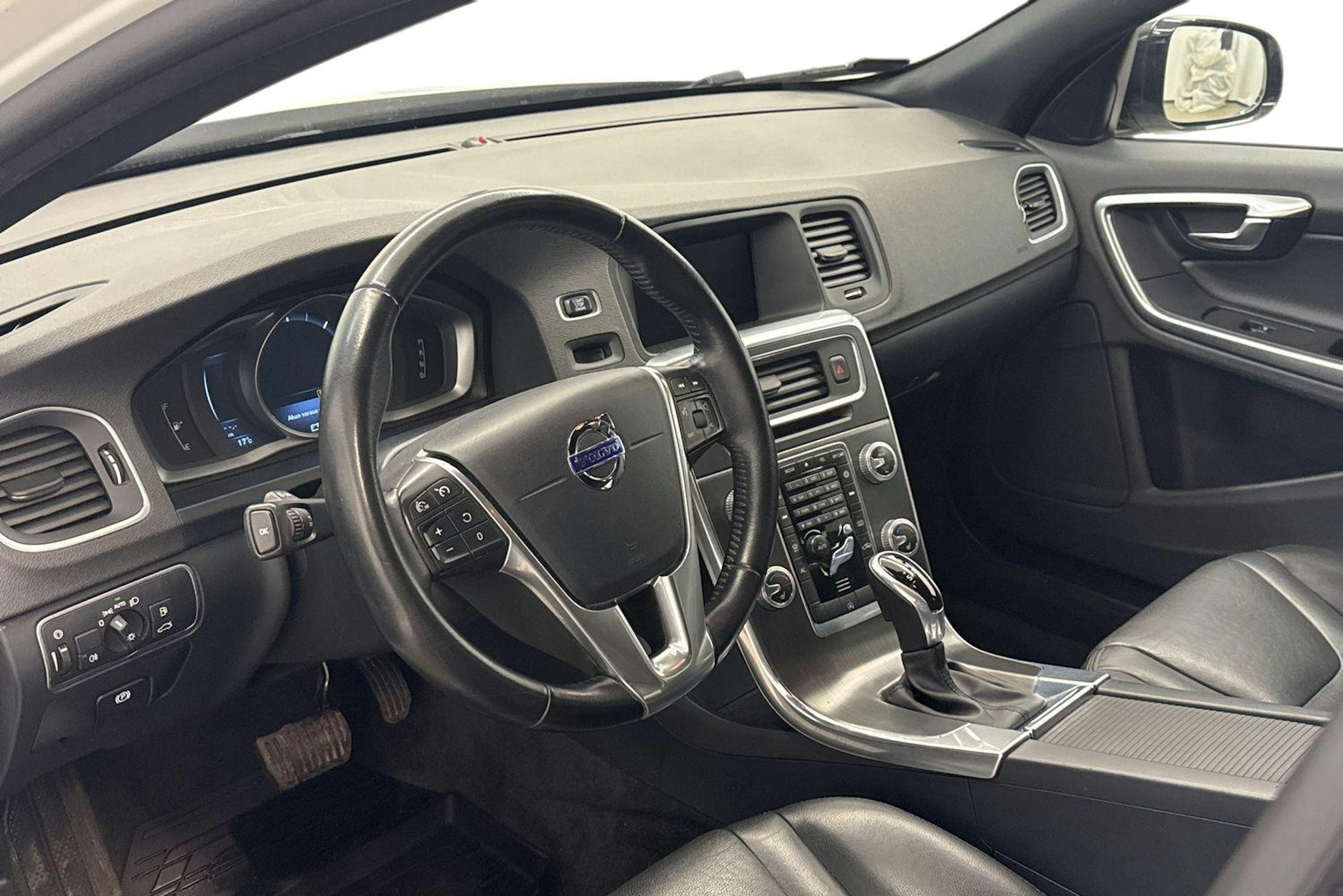 Valkoinen Volvo V60 Cross Country 2016 kuva 7.