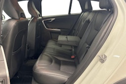 Valkoinen Volvo V60 Cross Country 2016 kuva 10.