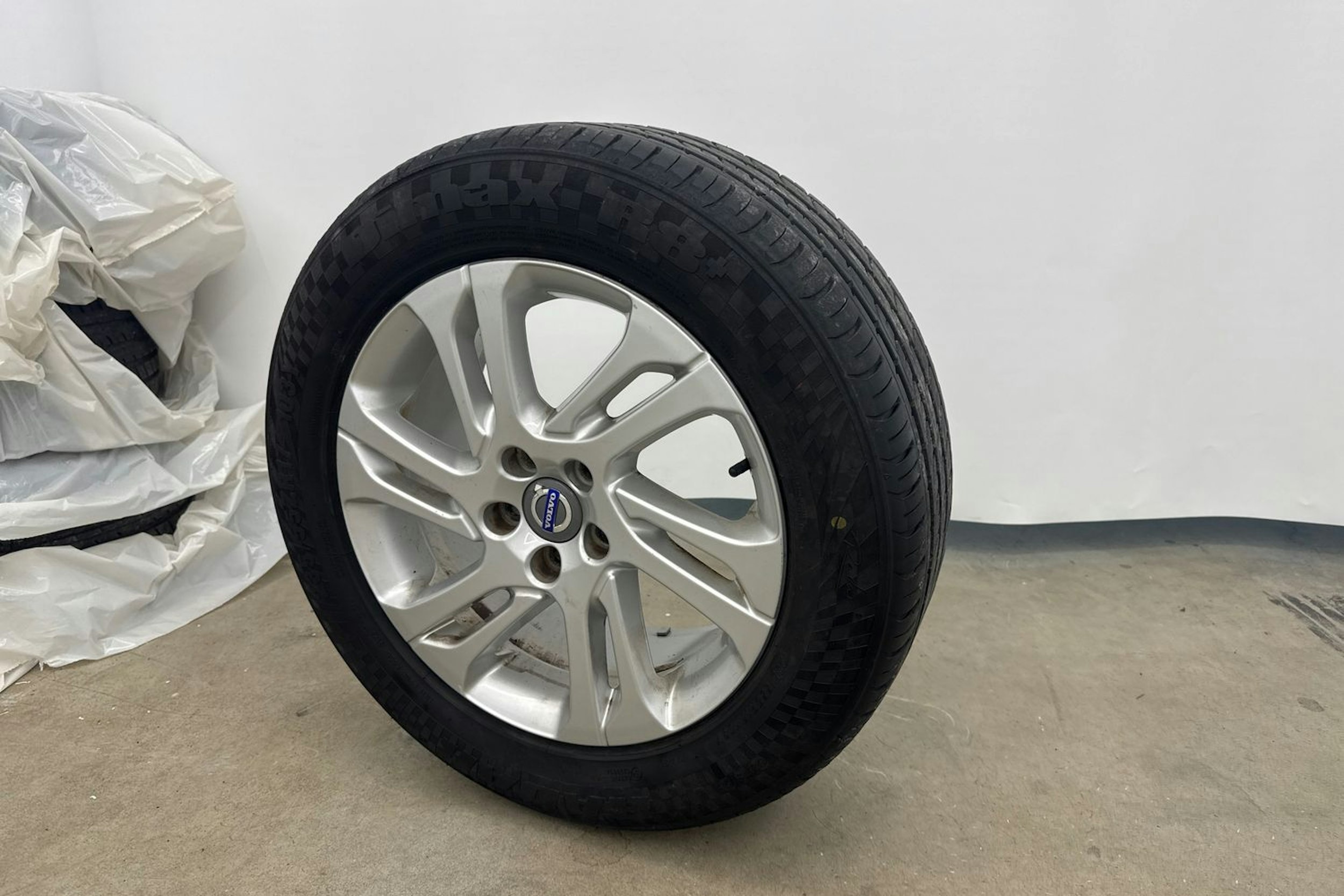 Valkoinen Volvo V60 Cross Country 2016 kuva 13.