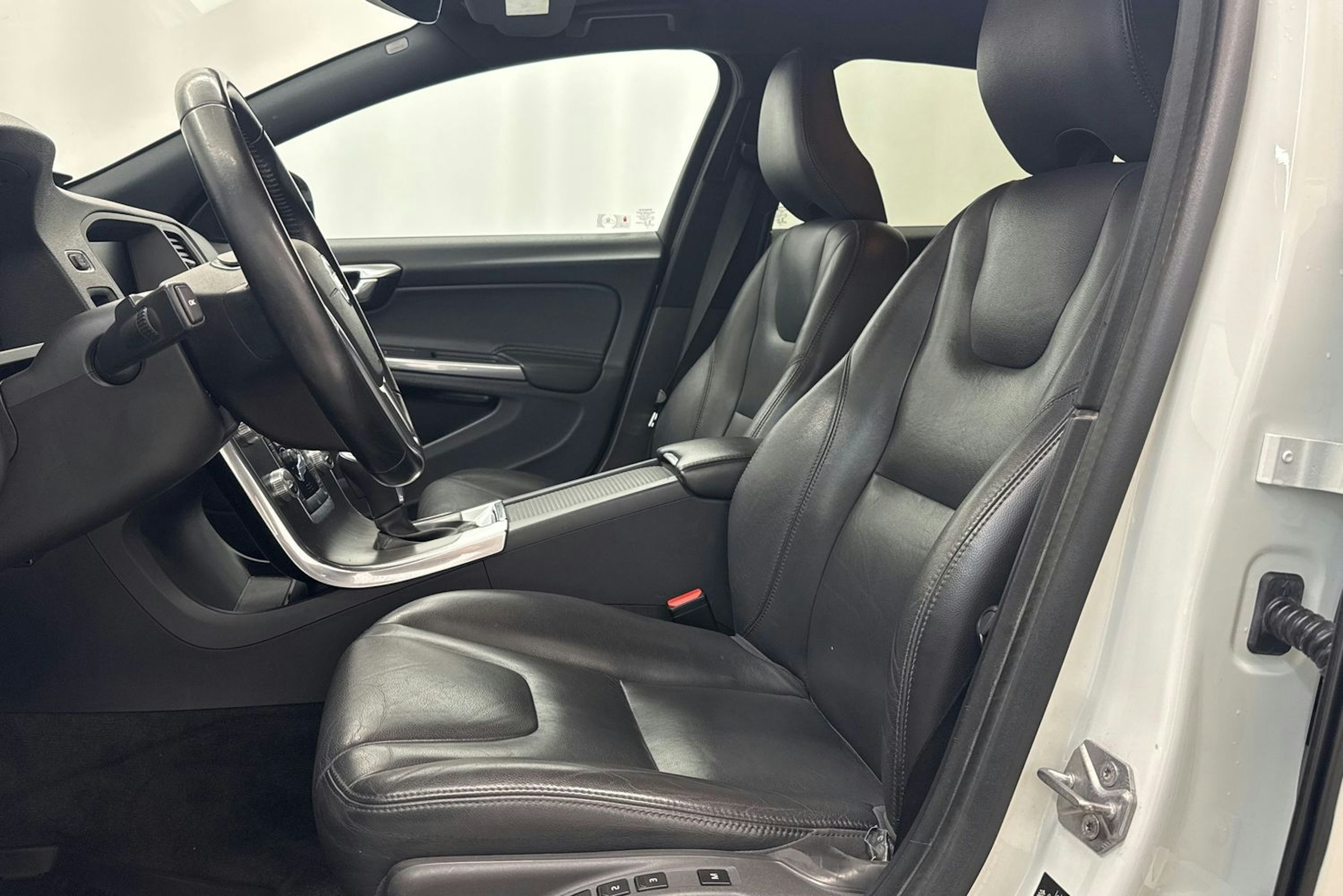 Valkoinen Volvo V60 Cross Country 2016 kuva 15.