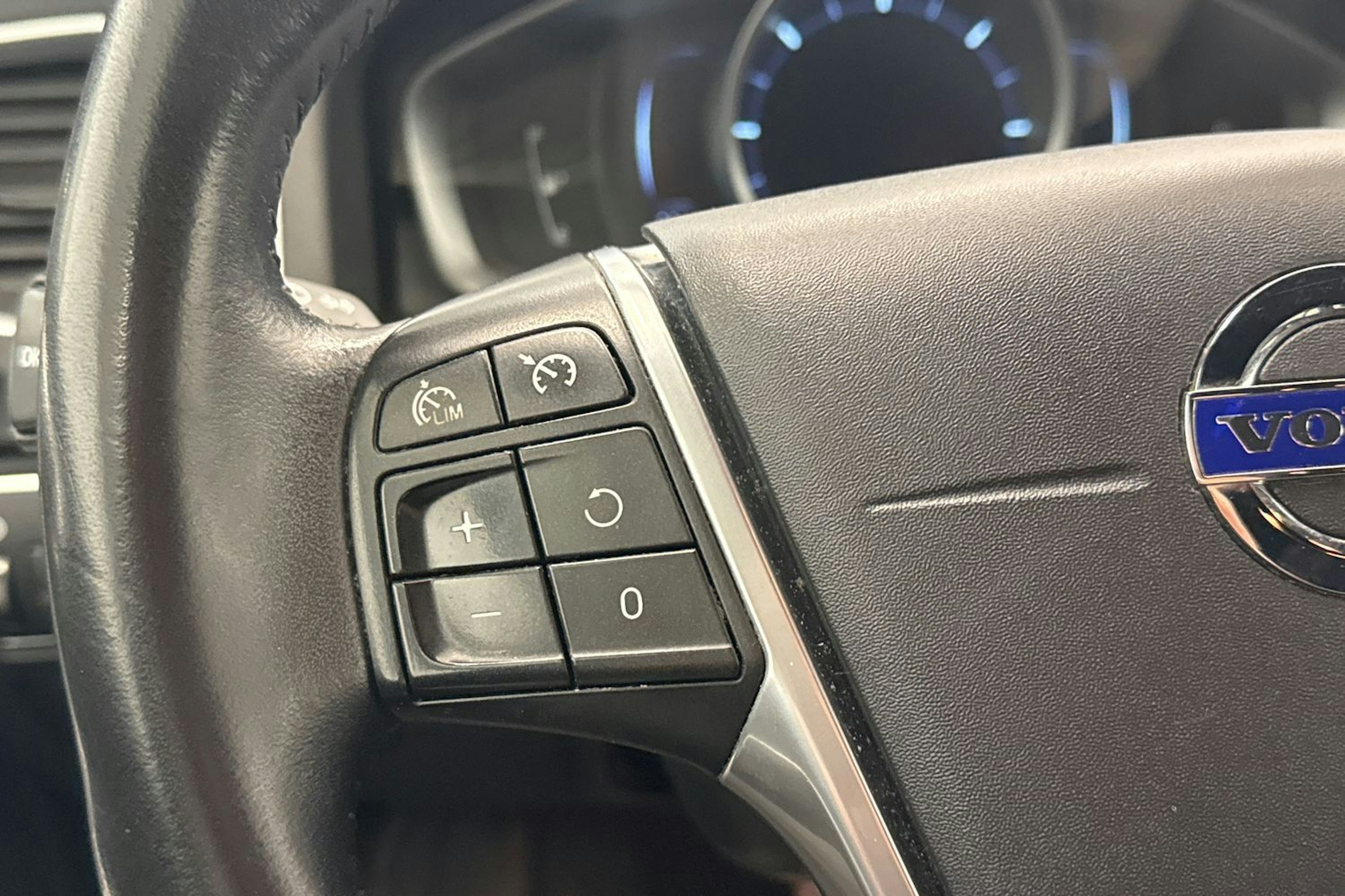 Valkoinen Volvo V60 Cross Country 2016 kuva 16.