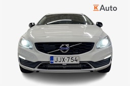 Valkoinen Volvo V60 Cross Country 2016 kuva 5.