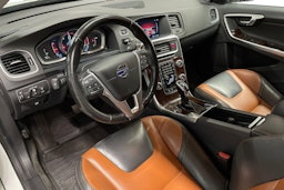 Valkoinen Volvo V60 Cross Country 2016 kuva 7.