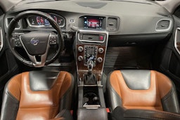 Valkoinen Volvo V60 Cross Country 2016 kuva 9.