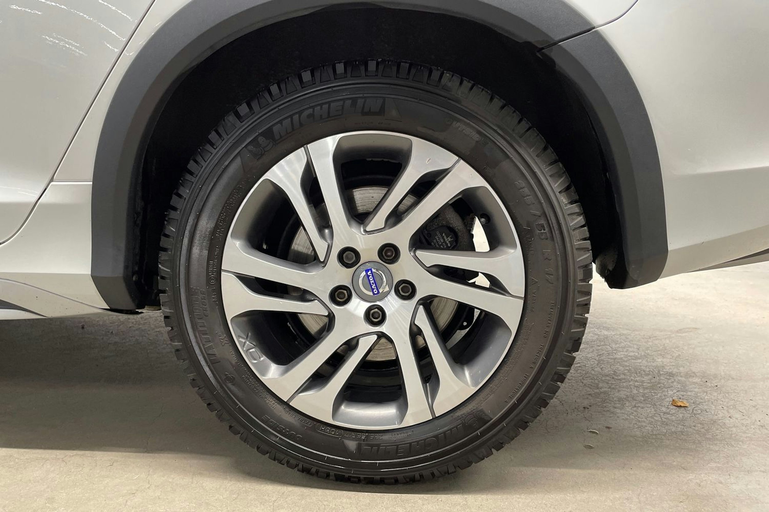 Valkoinen Volvo V60 Cross Country 2016 kuva 11.