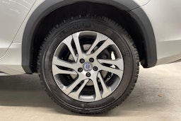 Valkoinen Volvo V60 Cross Country 2016 kuva 11.