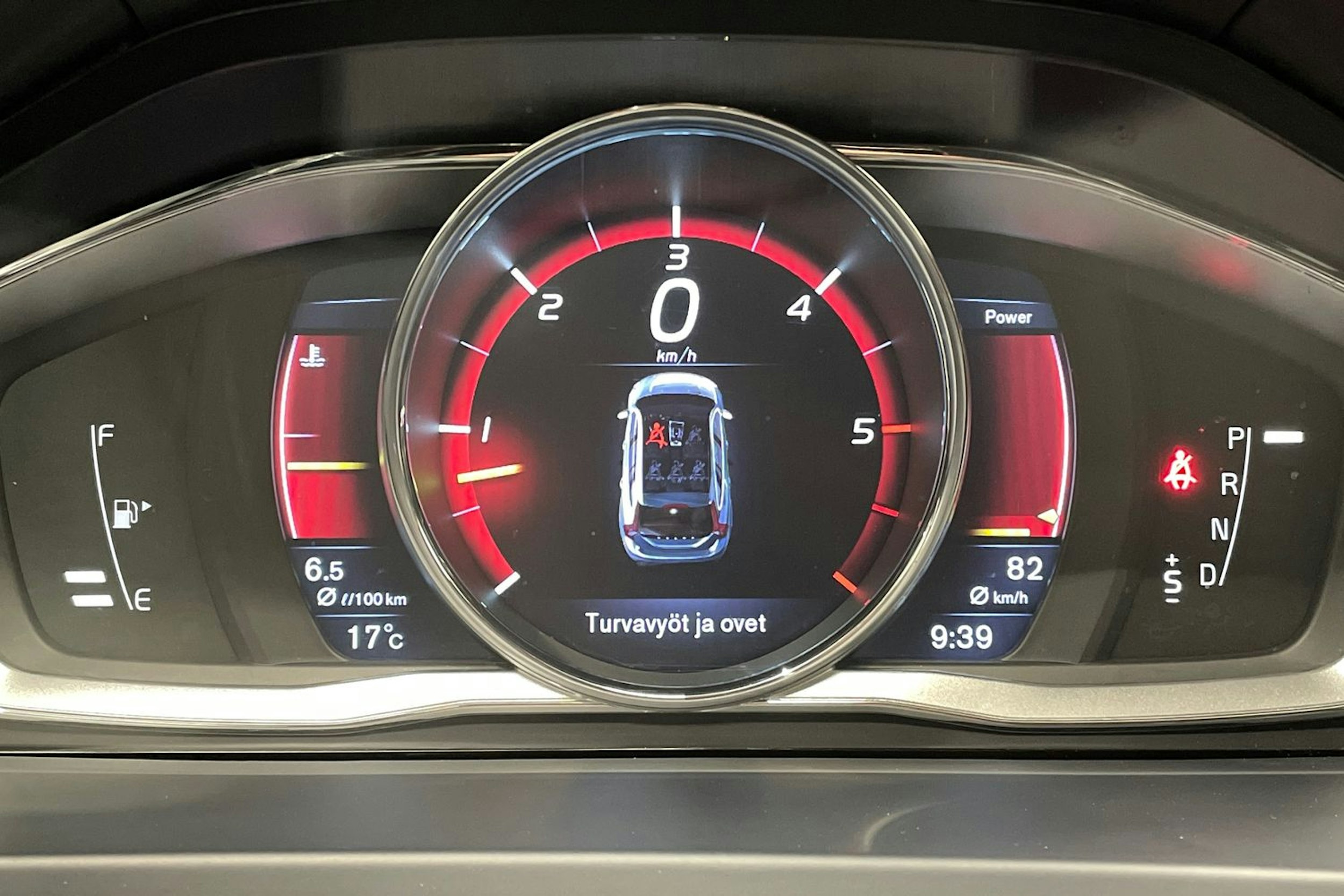 Valkoinen Volvo V60 Cross Country 2016 kuva 15.