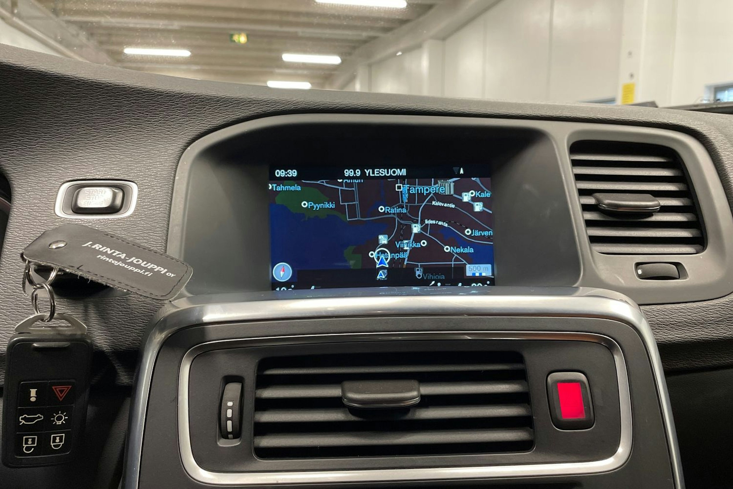 Valkoinen Volvo V60 Cross Country 2016 kuva 16.