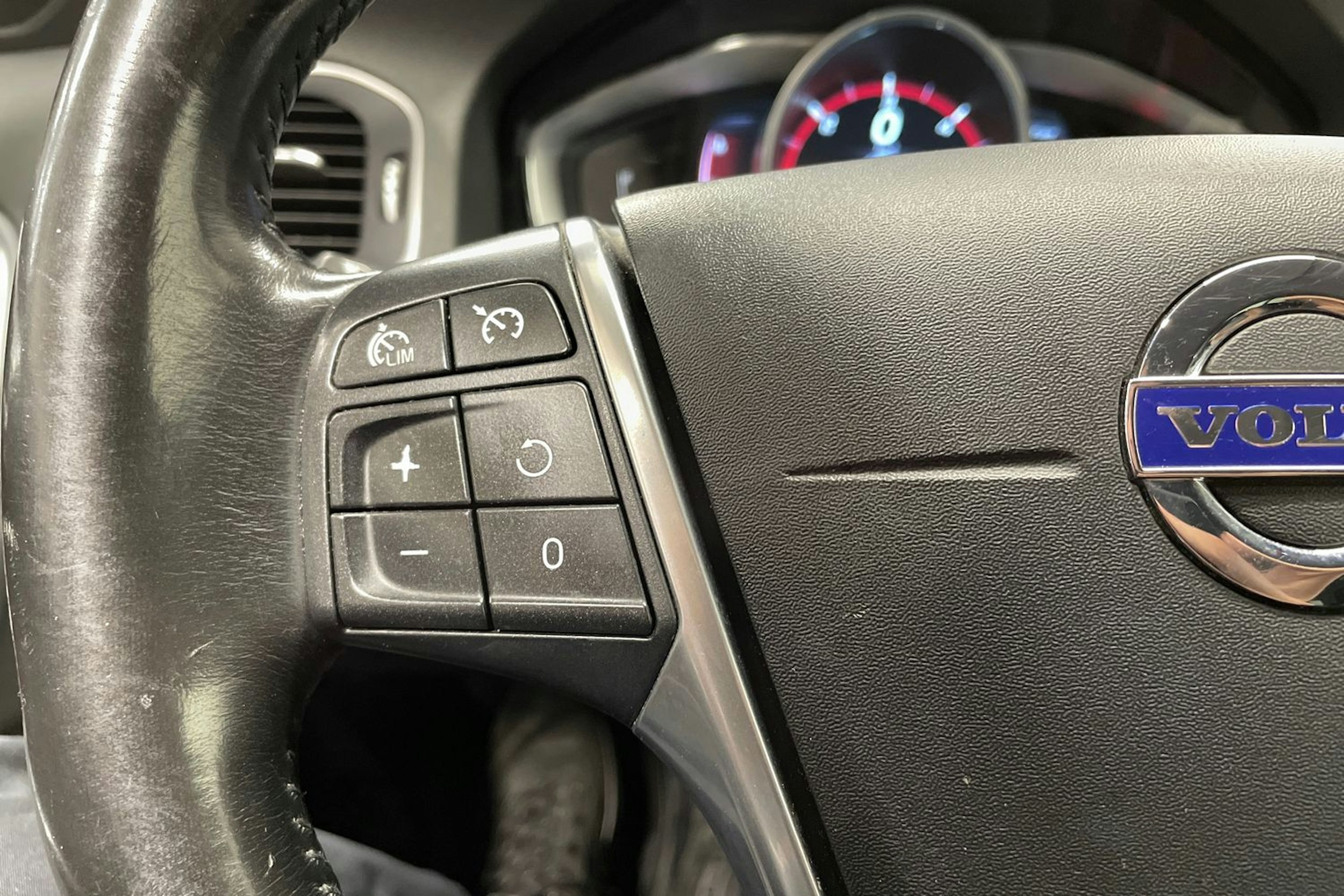 Valkoinen Volvo V60 Cross Country 2016 kuva 21.