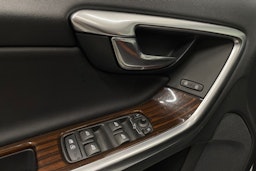 Valkoinen Volvo V60 Cross Country 2016 kuva 23.