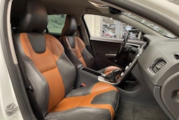 Valkoinen Volvo V60 Cross Country 2016 kuva 26.