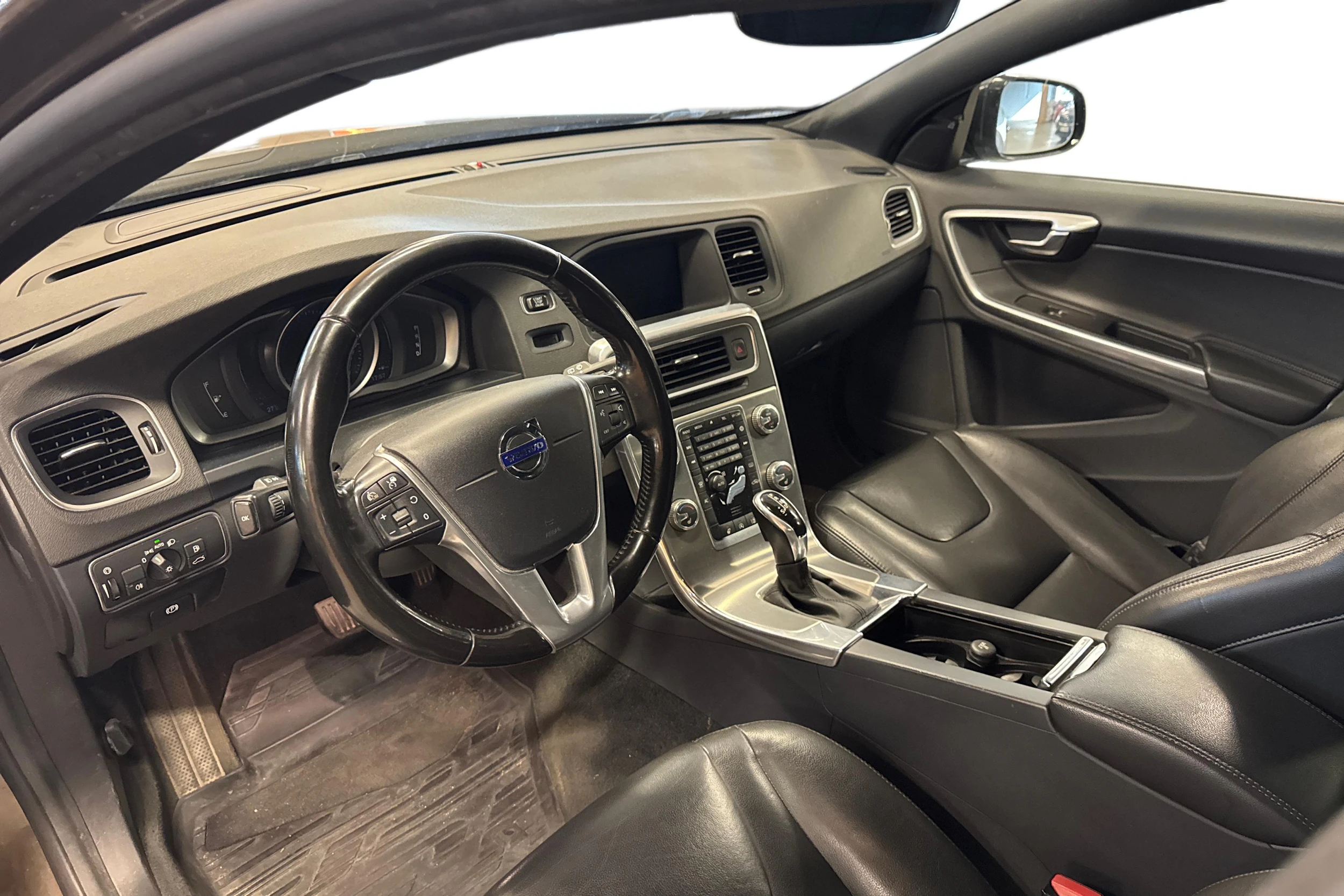 ruskea (beige) Volvo V60 Cross Country 2016 kuva 3.
