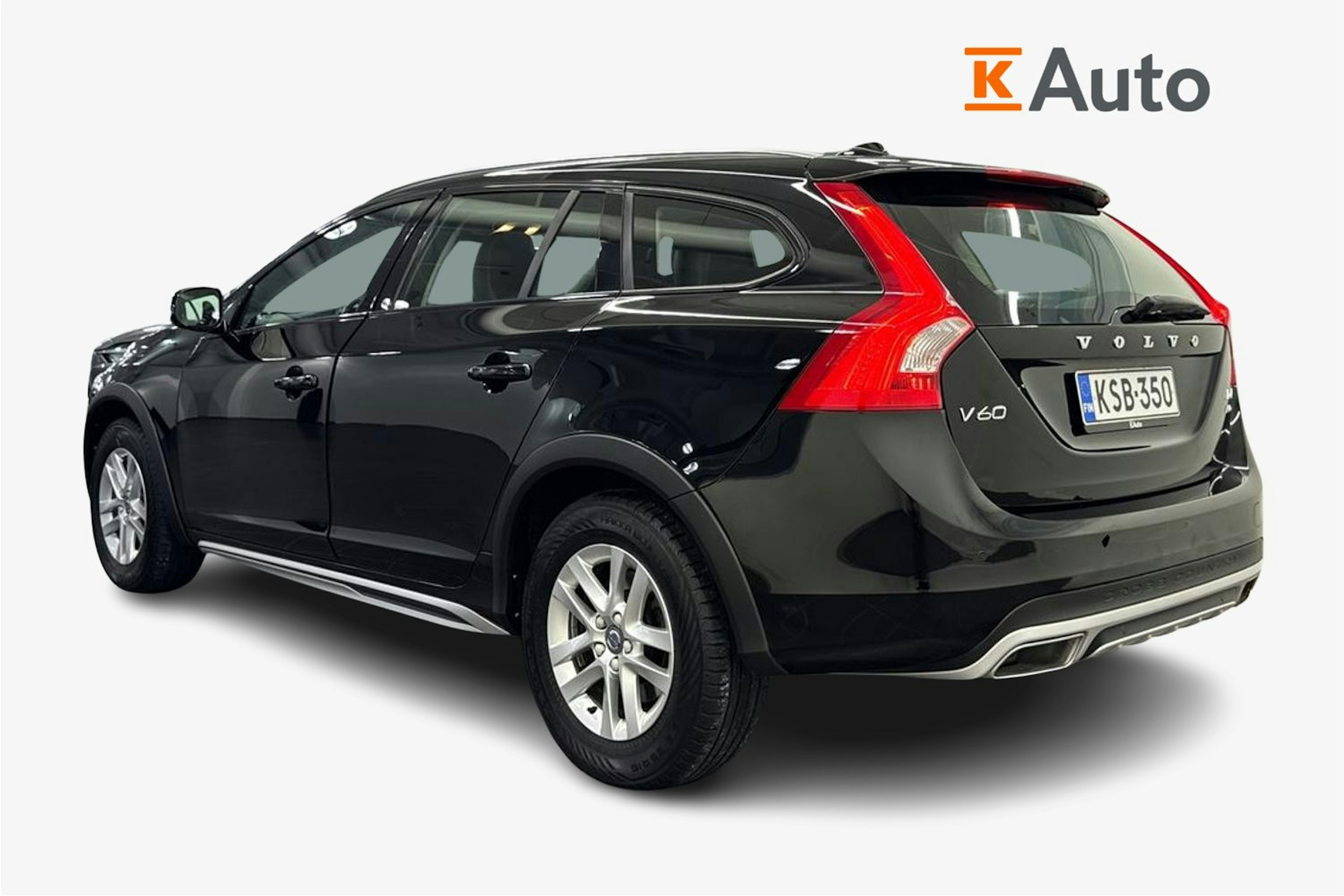 Musta Volvo V60 Cross Country 2016 kuva 2.