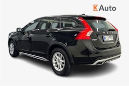 Musta Volvo V60 Cross Country 2016 kuva 2.
