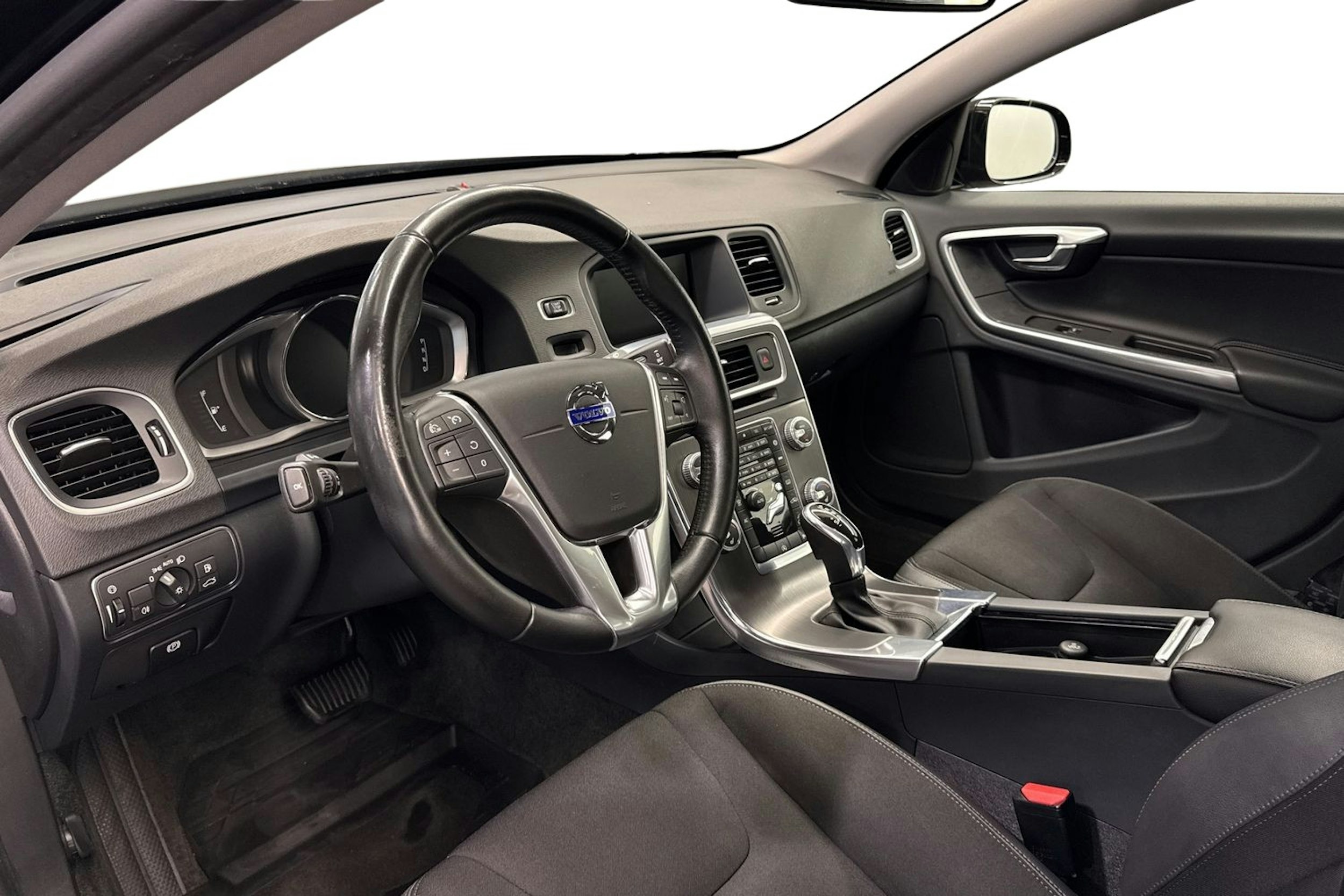 Musta Volvo V60 Cross Country 2016 kuva 6.