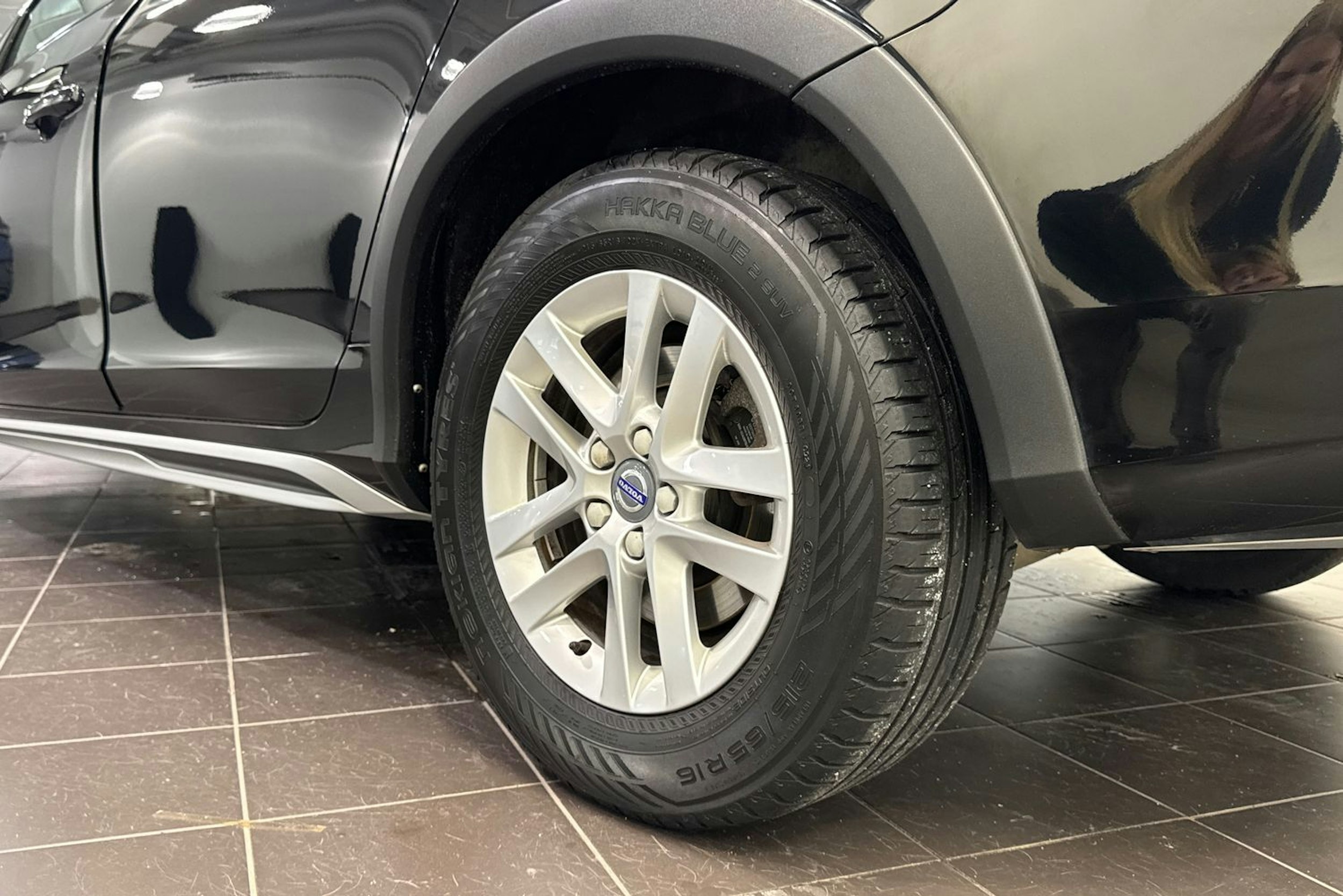 Musta Volvo V60 Cross Country 2016 kuva 10.