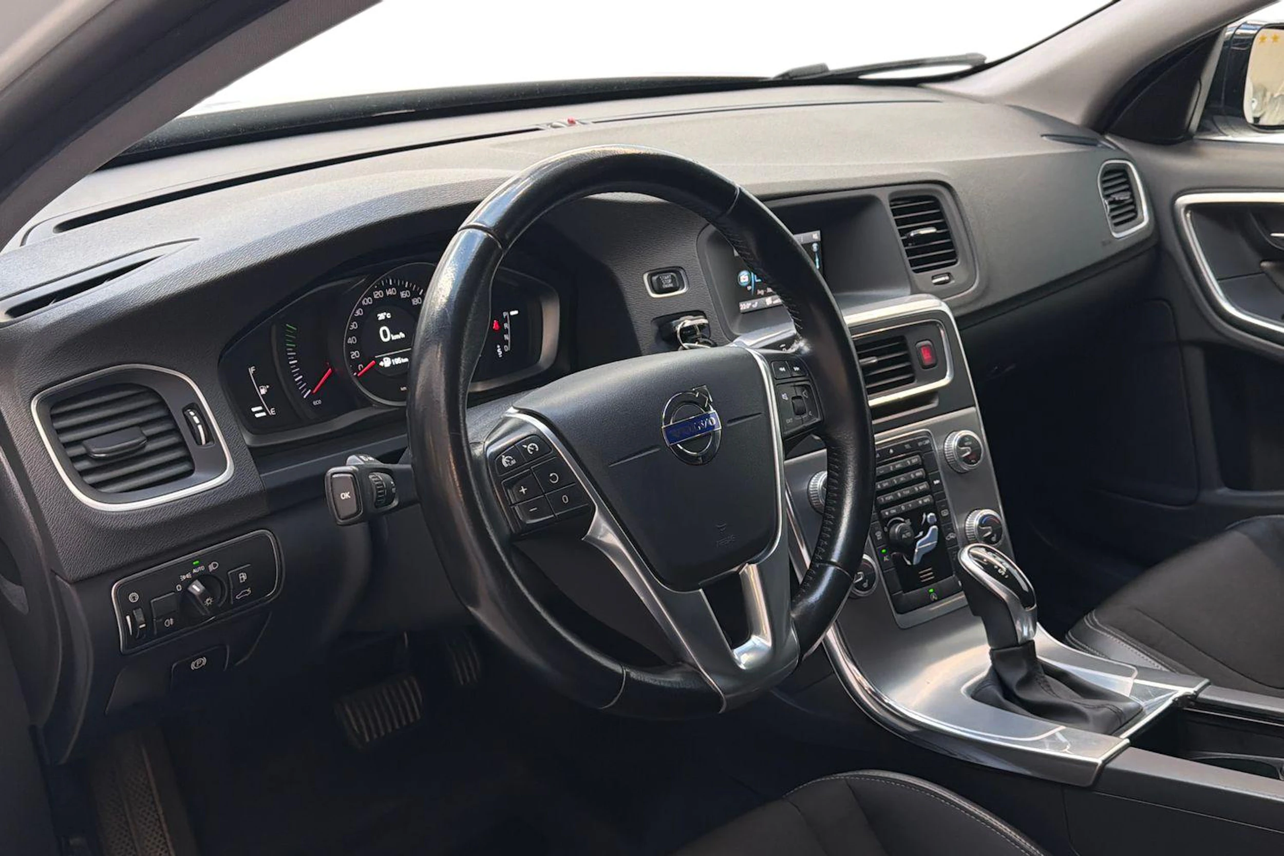 valkoinen Volvo V60 Cross Country 2016 kuva 6.