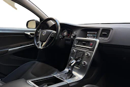 valkoinen Volvo V60 Cross Country 2016 kuva 7.