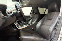 valkoinen Volvo V60 Cross Country 2016 kuva 11.