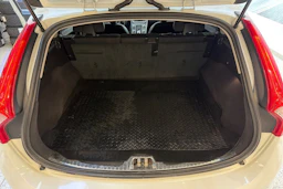 valkoinen Volvo V60 Cross Country 2016 kuva 21.