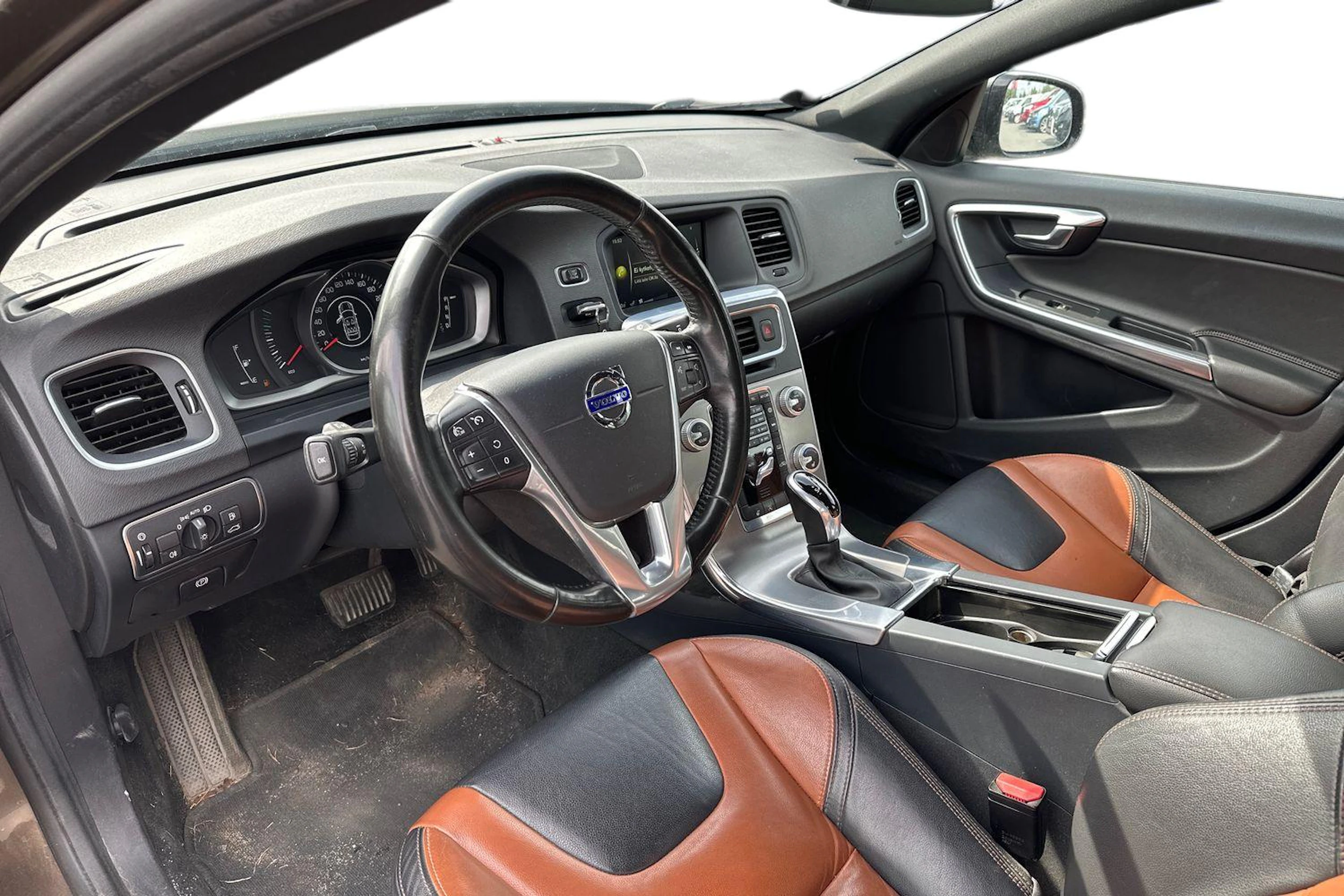 ruskea (beige) Volvo V60 Cross Country 2016 kuva 3.