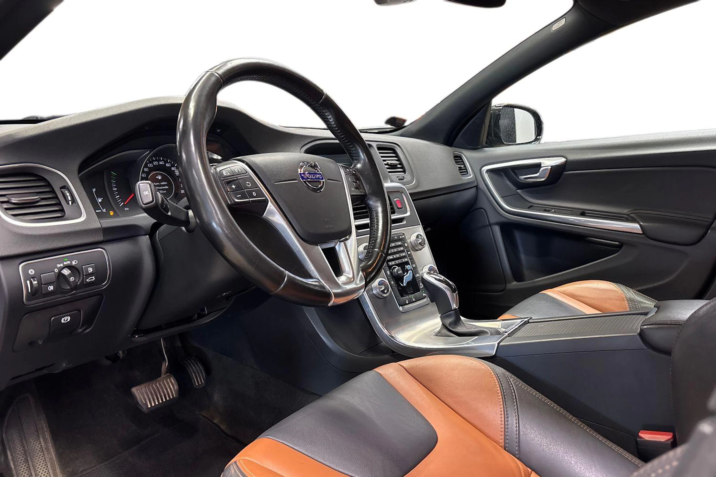 ruskea (beige) Volvo V60 Cross Country 2016 kuva 6.
