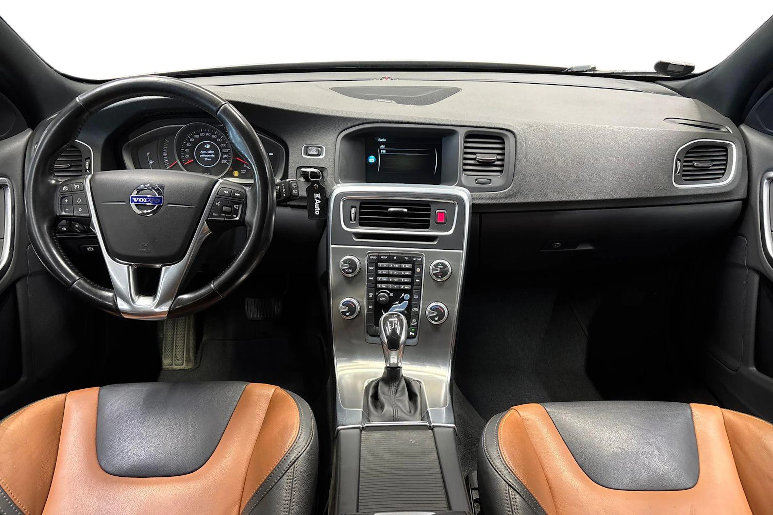ruskea (beige) Volvo V60 Cross Country 2016 kuva 7.